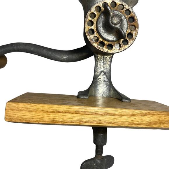 Antique Eveready No.5 Food Chopper/Grinder w/Wood Handle & 1 blade All Original - Picture 6 of 8